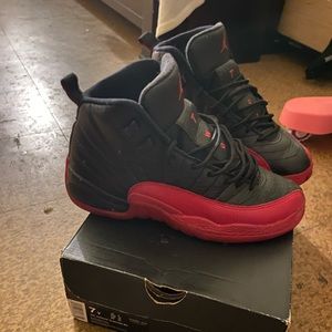 Air Jordan 12s already worn & very comfy